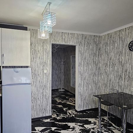 Black And White Apartment Chişinău Extérieur photo