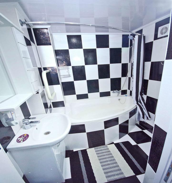 Black And White Apartment Chişinău Extérieur photo