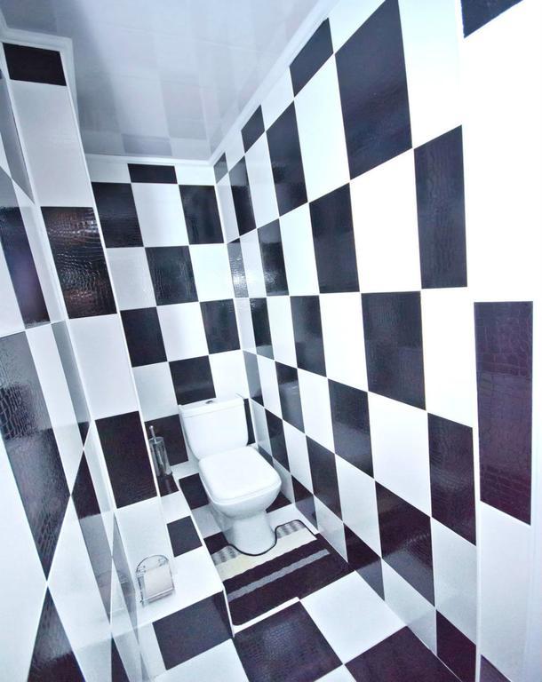 Black And White Apartment Chişinău Extérieur photo